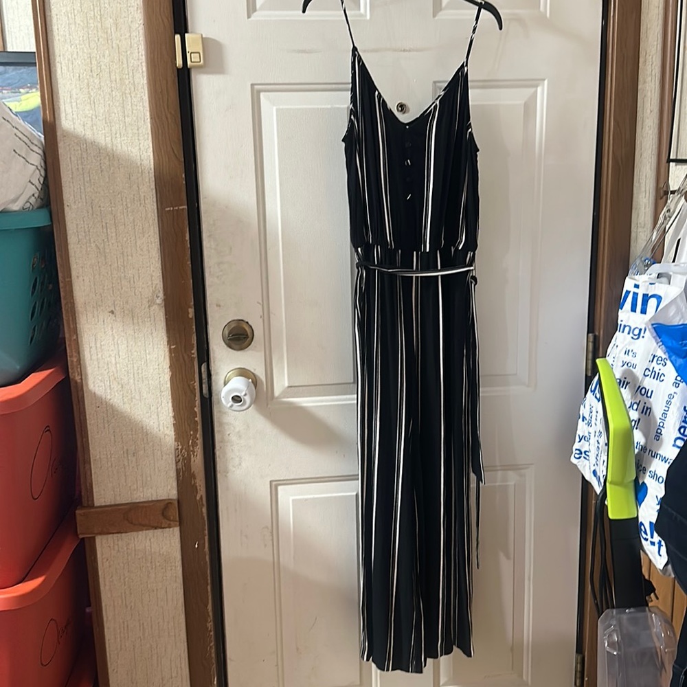 LOFT BLACK/WHITE STRIPED JUMPSUIT/ROMPER: GUC: SIZE 2